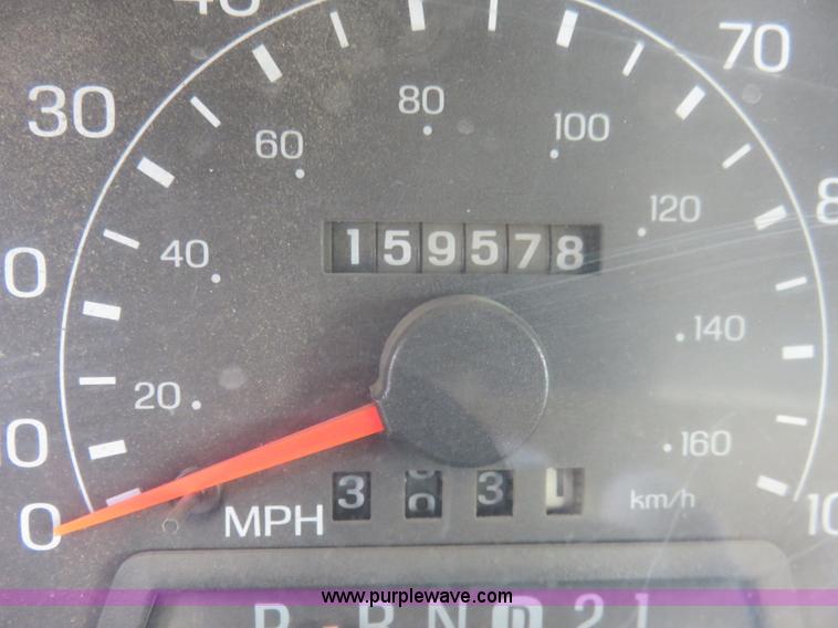 image for item K7026 2000 Ford F350 Super Duty flatbed pickup truck