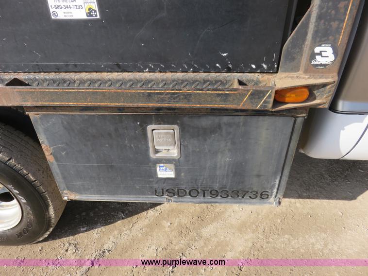 image for item K7026 2000 Ford F350 Super Duty flatbed pickup truck