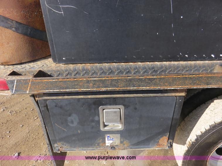 image for item K7026 2000 Ford F350 Super Duty flatbed pickup truck