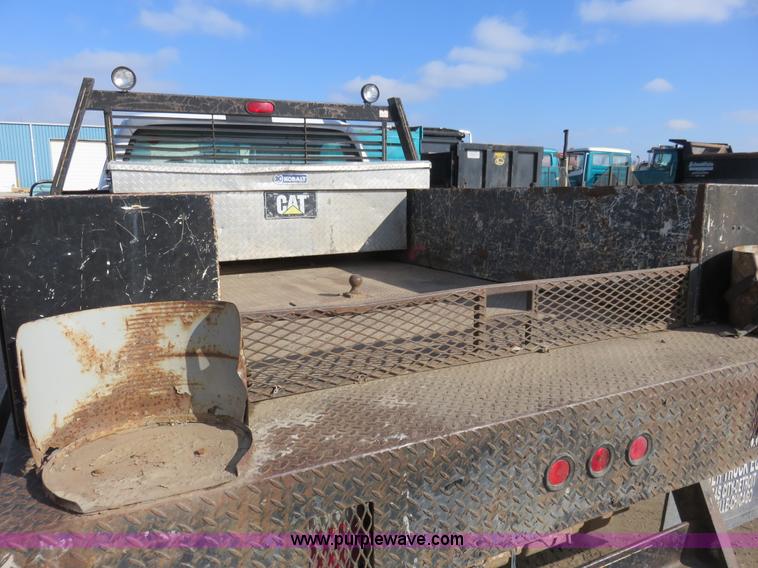 image for item K7026 2000 Ford F350 Super Duty flatbed pickup truck