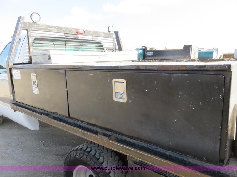 image for item K7026 2000 Ford F350 Super Duty flatbed pickup truck