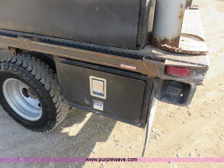 image for item K7026 2000 Ford F350 Super Duty flatbed pickup truck
