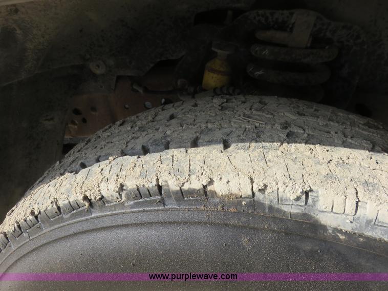 image for item K7026 2000 Ford F350 Super Duty flatbed pickup truck