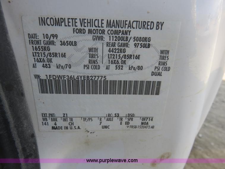 image for item K7026 2000 Ford F350 Super Duty flatbed pickup truck