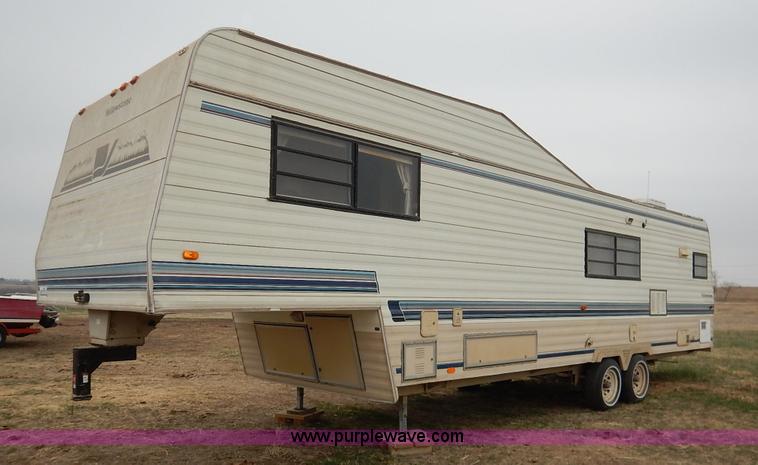 1989 Yellowstone Camino Classic fifth wheel camper in Enterprise, KS ...