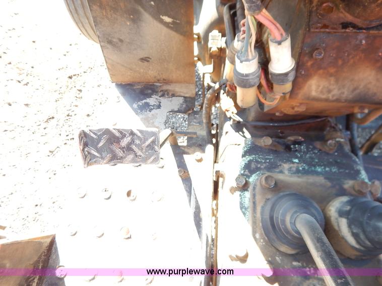 image for item K7323 1985 Allis Chalmers 6140 tractor