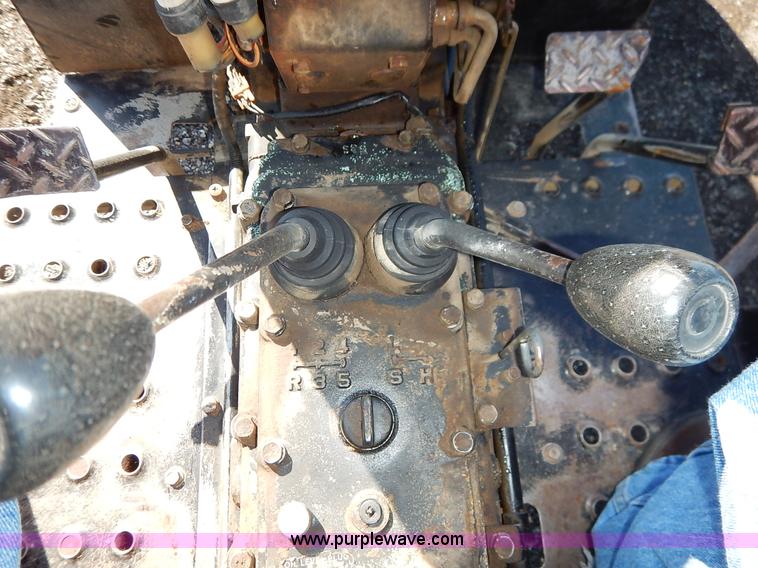 image for item K7323 1985 Allis Chalmers 6140 tractor