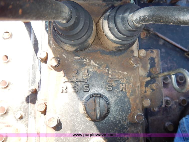 image for item K7323 1985 Allis Chalmers 6140 tractor