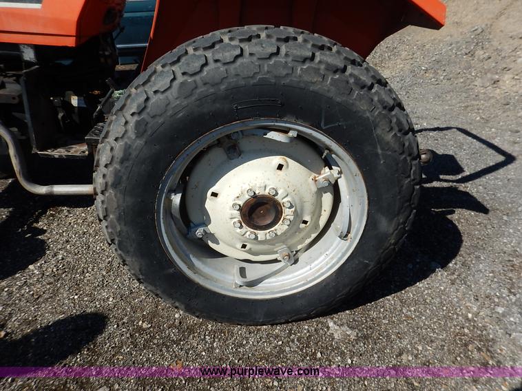 image for item K7323 1985 Allis Chalmers 6140 tractor