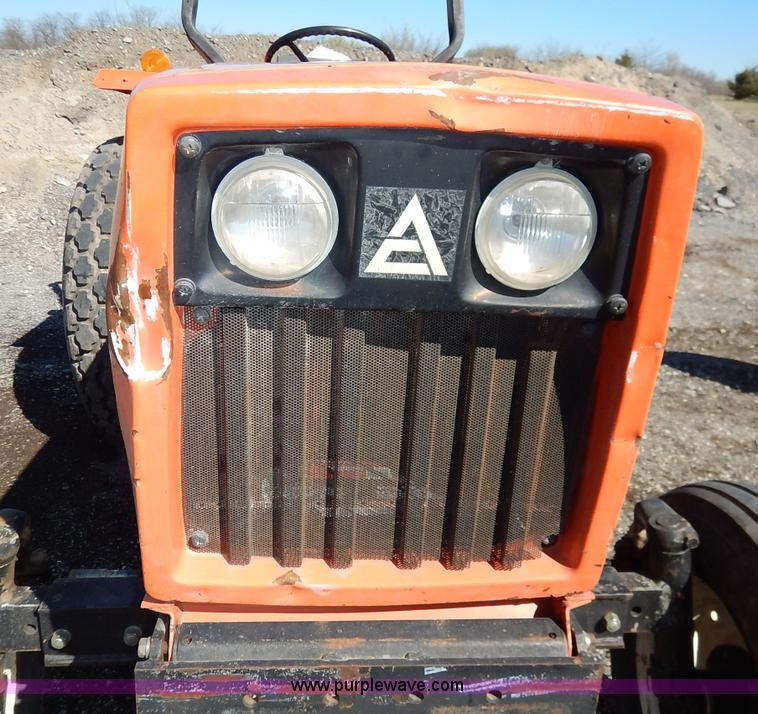 image for item K7323 1985 Allis Chalmers 6140 tractor