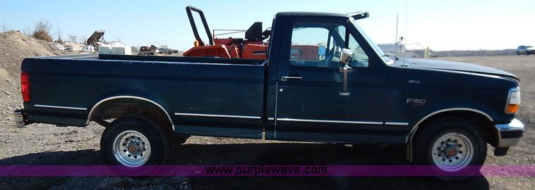 image for item K7325 1993 Ford F150 XLT pickup truck