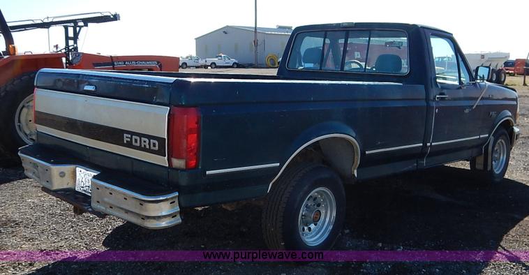 image for item K7325 1993 Ford F150 XLT pickup truck