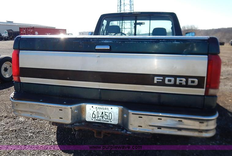 image for item K7325 1993 Ford F150 XLT pickup truck