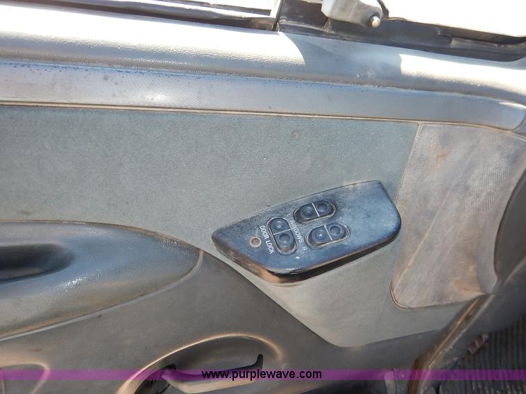 image for item K7325 1993 Ford F150 XLT pickup truck