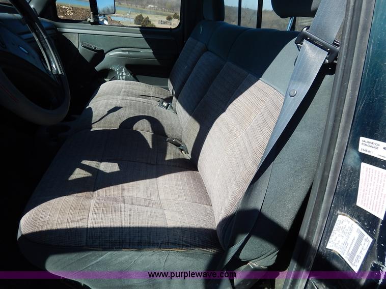 image for item K7325 1993 Ford F150 XLT pickup truck