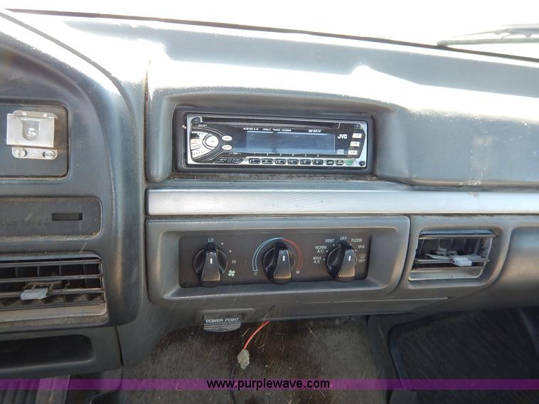 image for item K7325 1993 Ford F150 XLT pickup truck