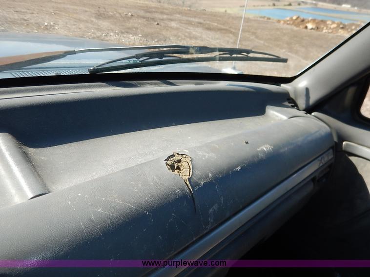 image for item K7325 1993 Ford F150 XLT pickup truck