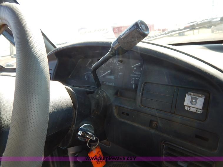 image for item K7325 1993 Ford F150 XLT pickup truck