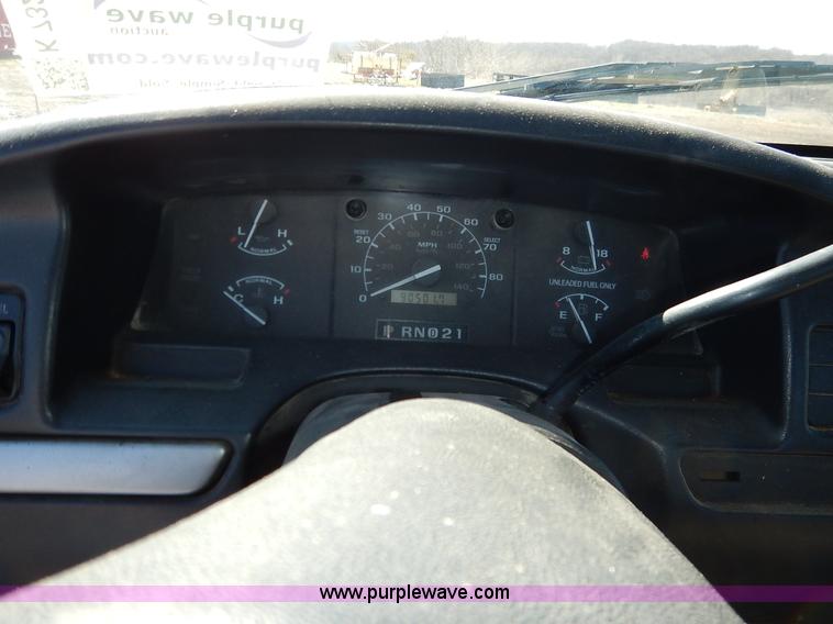 image for item K7325 1993 Ford F150 XLT pickup truck