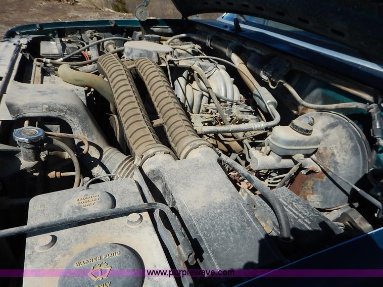 image for item K7325 1993 Ford F150 XLT pickup truck