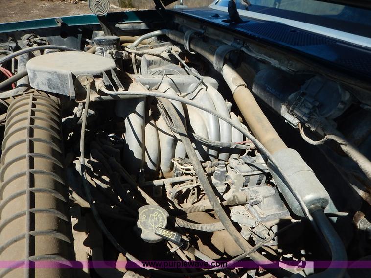 image for item K7325 1993 Ford F150 XLT pickup truck