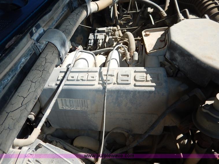 image for item K7325 1993 Ford F150 XLT pickup truck