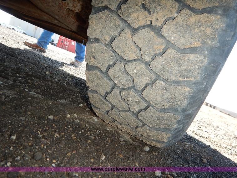 image for item K7325 1993 Ford F150 XLT pickup truck