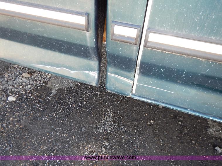 image for item K7325 1993 Ford F150 XLT pickup truck