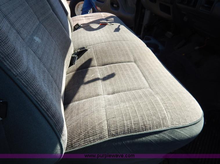 image for item K7325 1993 Ford F150 XLT pickup truck