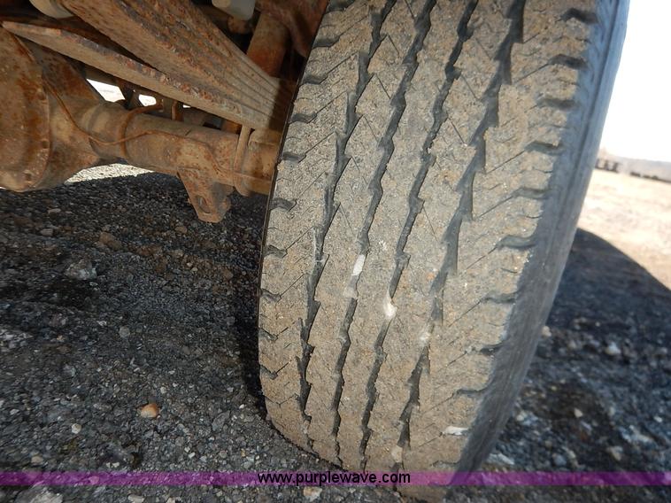 image for item K7325 1993 Ford F150 XLT pickup truck