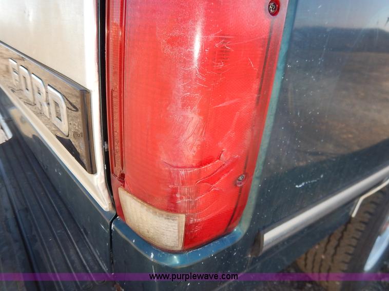 image for item K7325 1993 Ford F150 XLT pickup truck