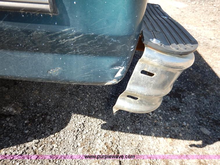 image for item K7325 1993 Ford F150 XLT pickup truck