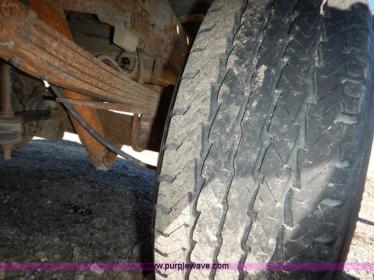 image for item K7325 1993 Ford F150 XLT pickup truck