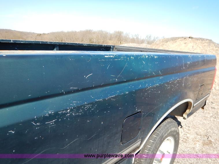 image for item K7325 1993 Ford F150 XLT pickup truck