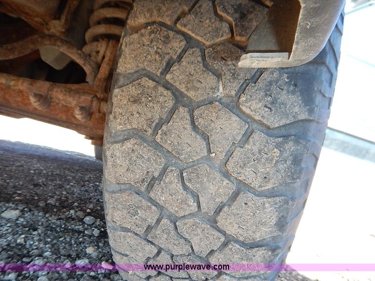 image for item K7325 1993 Ford F150 XLT pickup truck