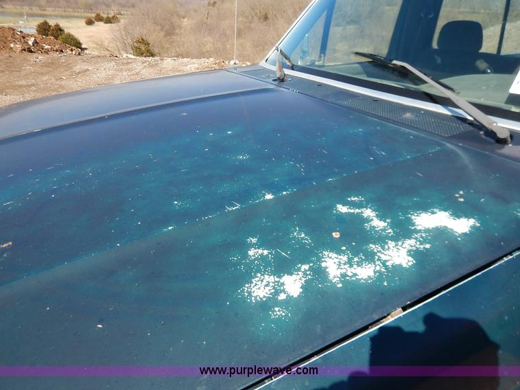 image for item K7325 1993 Ford F150 XLT pickup truck