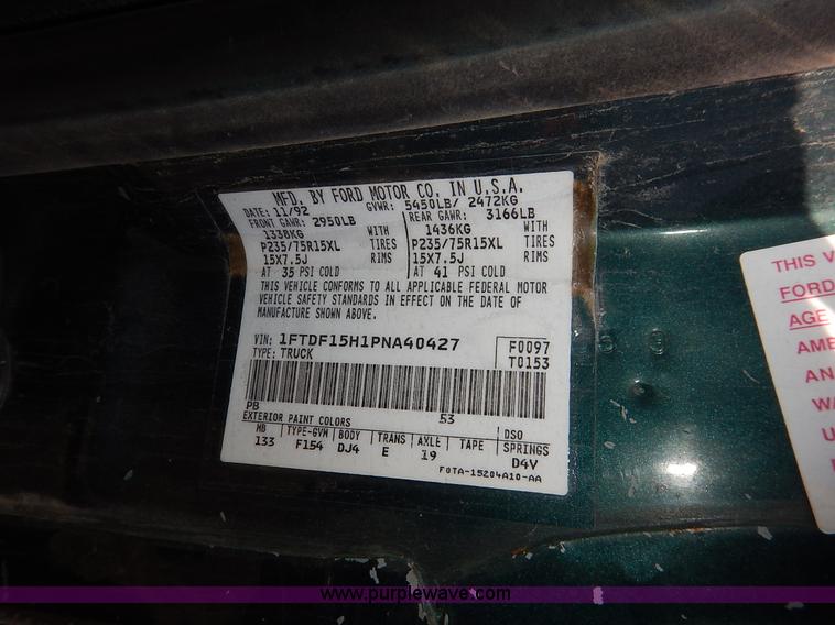 image for item K7325 1993 Ford F150 XLT pickup truck