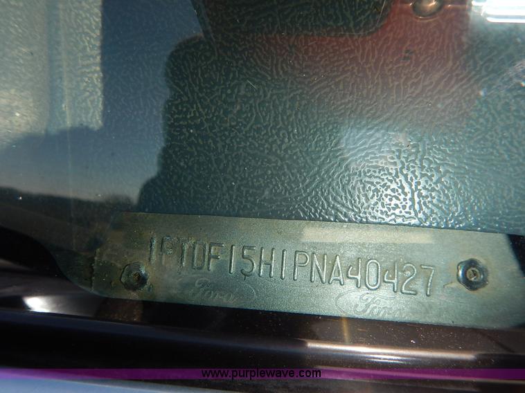 image for item K7325 1993 Ford F150 XLT pickup truck