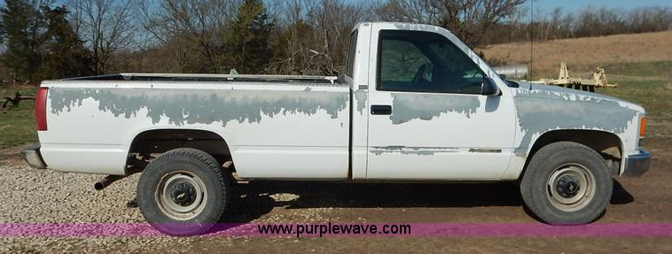 image for item K7331 1993 Chevrolet Cheyenne 2500 pickup truck