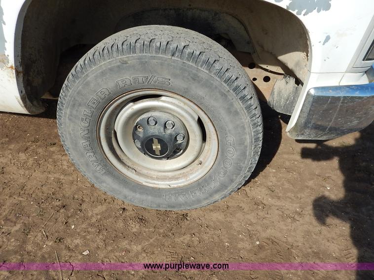 image for item K7331 1993 Chevrolet Cheyenne 2500 pickup truck