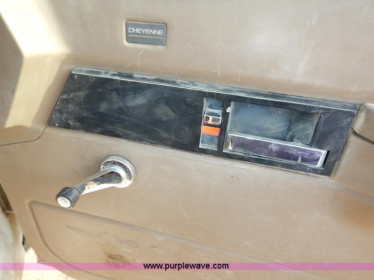 image for item K7331 1993 Chevrolet Cheyenne 2500 pickup truck