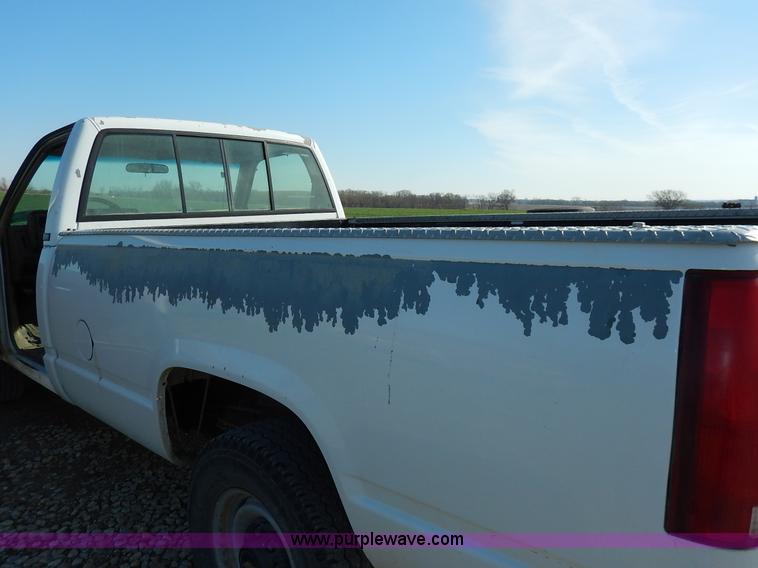 image for item K7331 1993 Chevrolet Cheyenne 2500 pickup truck