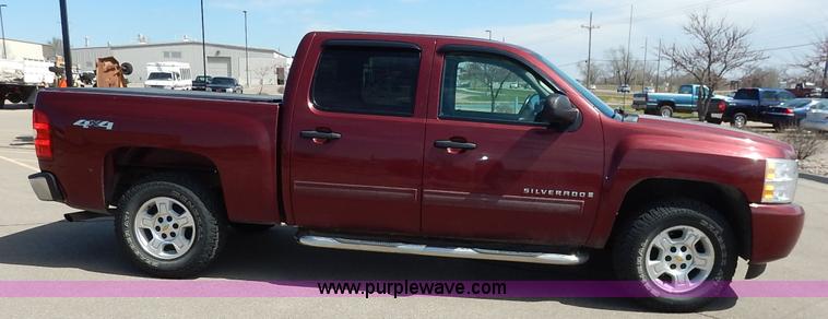 image for item K7345 2009 Chevrolet Silverado 1500 Crew Cab pickup truck