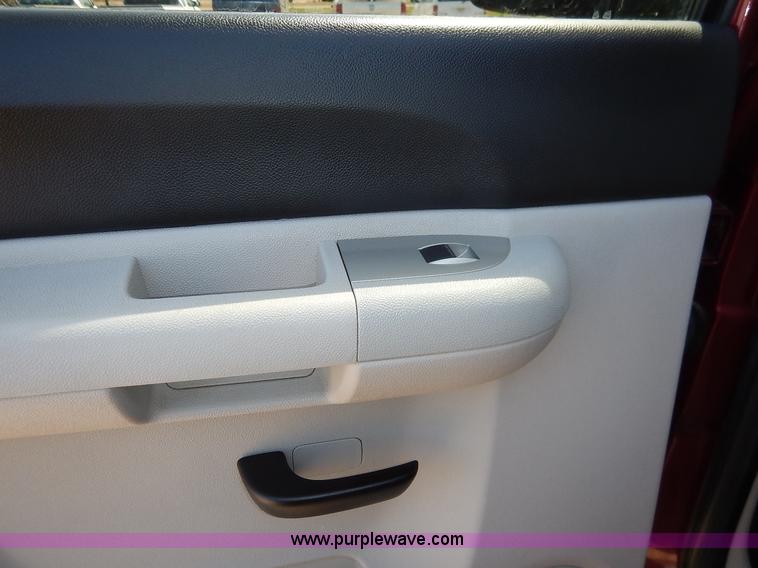 image for item K7345 2009 Chevrolet Silverado 1500 Crew Cab pickup truck