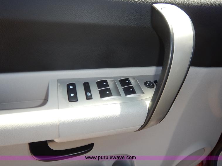 image for item K7345 2009 Chevrolet Silverado 1500 Crew Cab pickup truck