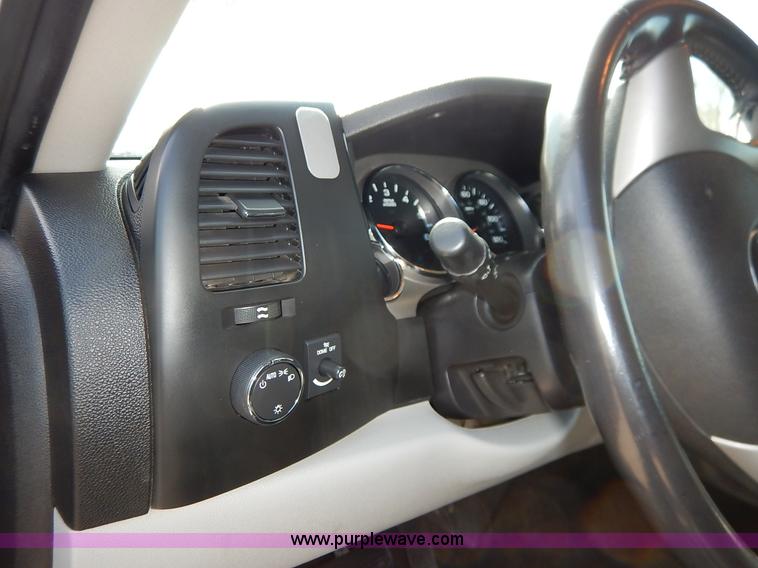 image for item K7345 2009 Chevrolet Silverado 1500 Crew Cab pickup truck