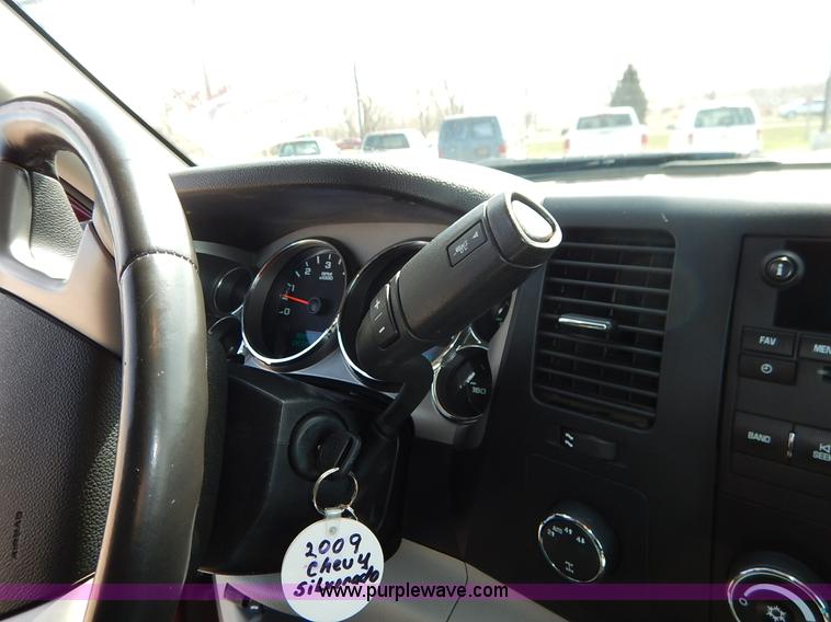 image for item K7345 2009 Chevrolet Silverado 1500 Crew Cab pickup truck