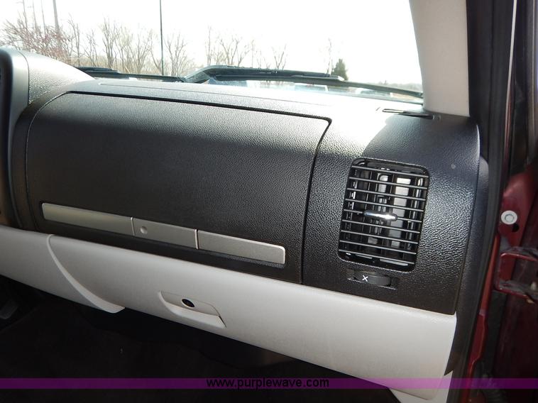 image for item K7345 2009 Chevrolet Silverado 1500 Crew Cab pickup truck