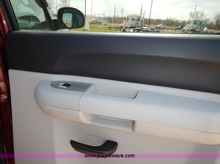 image for item K7345 2009 Chevrolet Silverado 1500 Crew Cab pickup truck