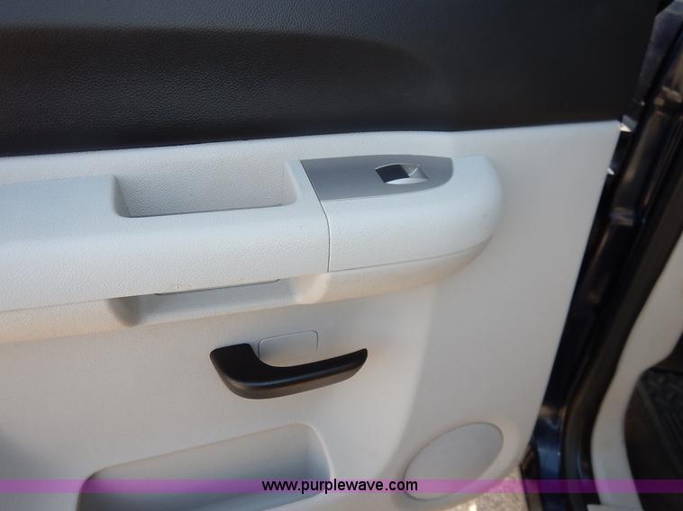 image for item K7346 2010 Chevrolet Silverado 1500 Crew Cab pickup truck